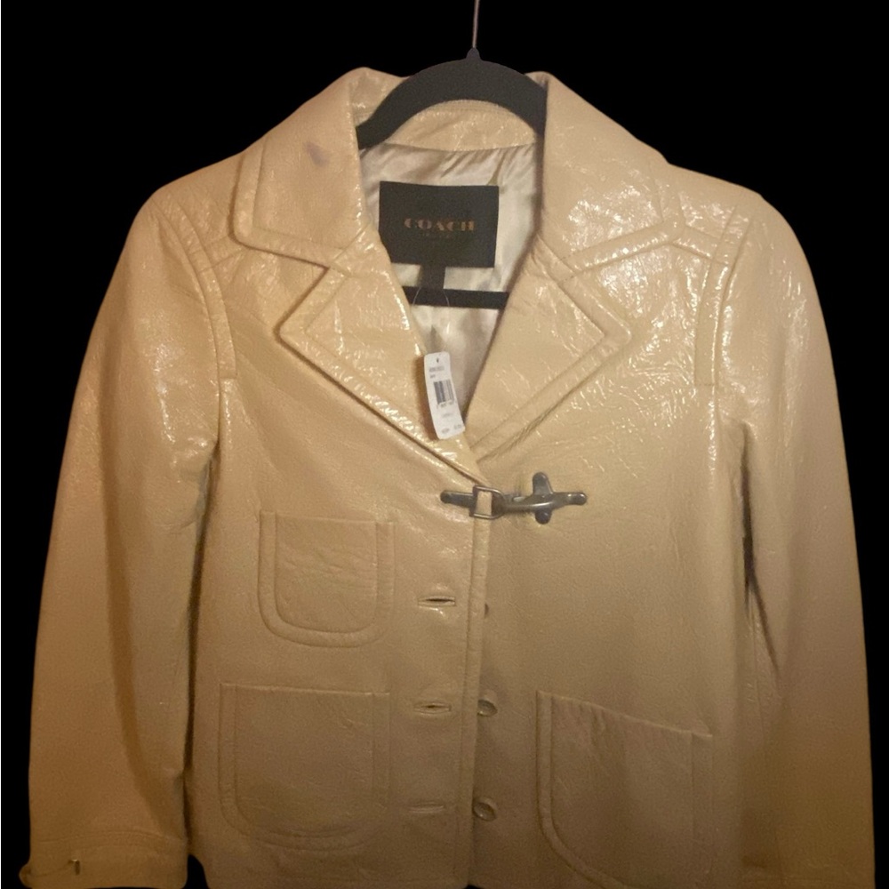 Coach woman’s size small. Cream/sand patent leather size am/ NWT